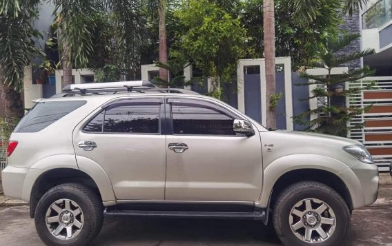 Selling White Toyota Fortuner 2023 in Muntinlupa-1