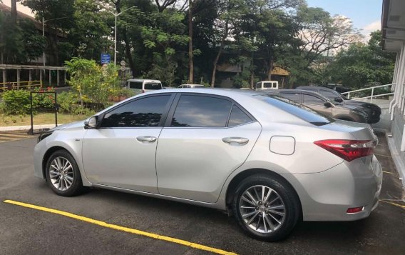 Sell White 2016 Toyota Corolla altis in Pasig-3