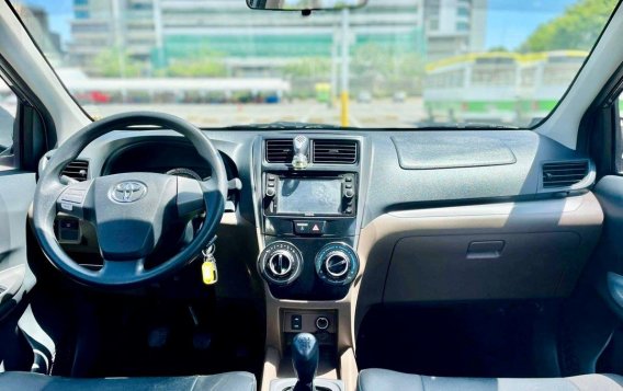 Selling White Toyota Avanza 2018 in Makati-6