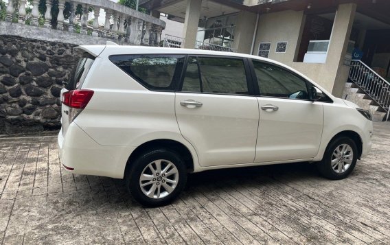 White Toyota Innova 2018 for sale in Cebu City-4