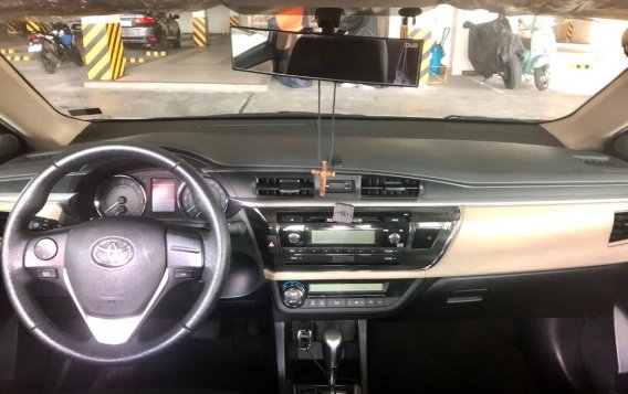 Sell White 2016 Toyota Corolla altis in Pasig-4