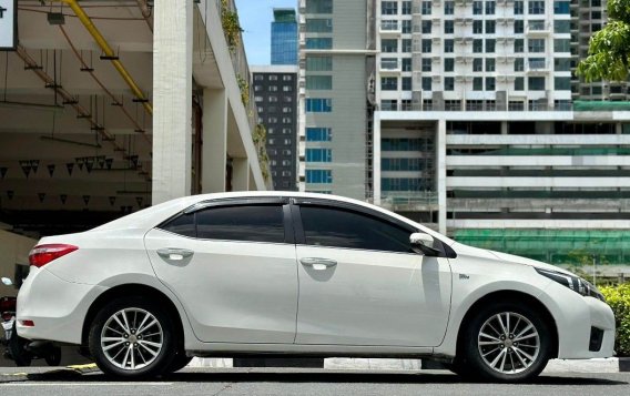 White Toyota Corolla altis 2016 for sale in Makati-3