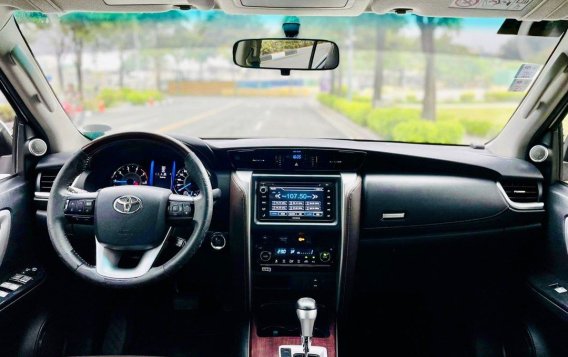 Selling White Toyota Fortuner 2016 in Makati-5