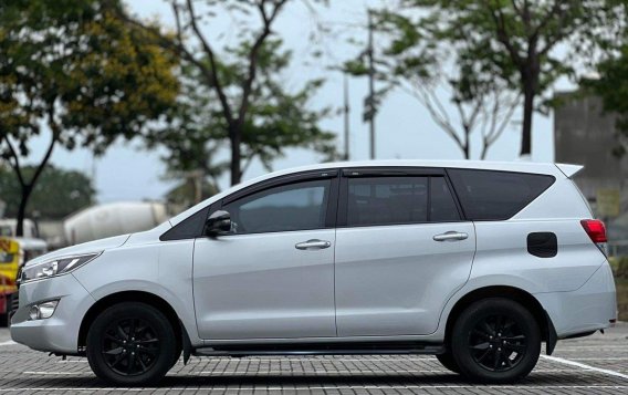 White Toyota Innova 2018 for sale in Makati-8