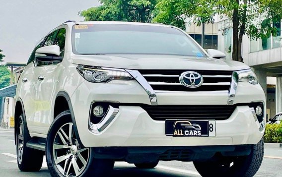 Selling White Toyota Fortuner 2016 in Makati-1