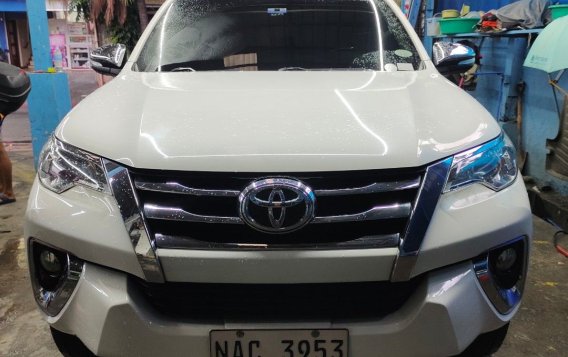 Selling White Toyota Fortuner 2017 in Manila-1