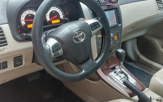 White Toyota Altis 2013 for sale in Automatic-8