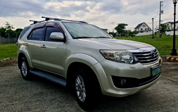 Sell White 2012 Toyota Fortuner in Balete-2
