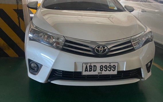 Sell Pearl White 2016 Toyota Corolla altis in Caloocan-3