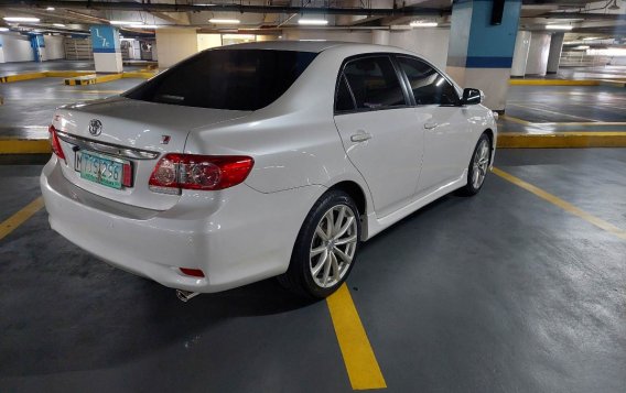 Selling White Toyota Corolla altis 2012 in Pateros-5
