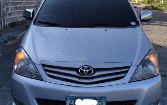 White Toyota Innova 2006 for sale in Valenzuela