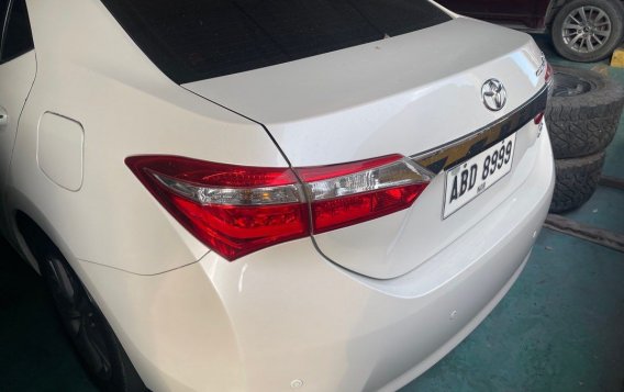 Sell Pearl White 2016 Toyota Corolla altis in Caloocan-2