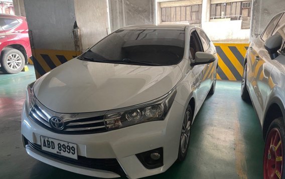 Sell Pearl White 2016 Toyota Corolla altis in Caloocan-1