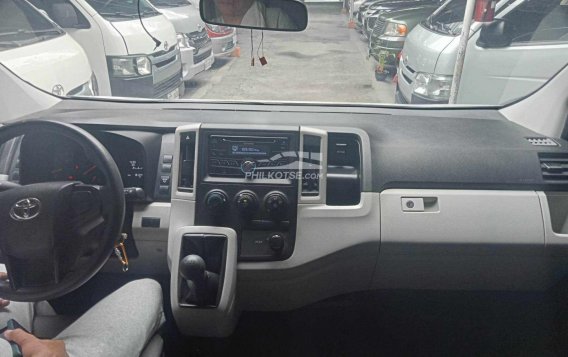2020 Toyota Hiace  Commuter Deluxe in Pasay, Metro Manila-13
