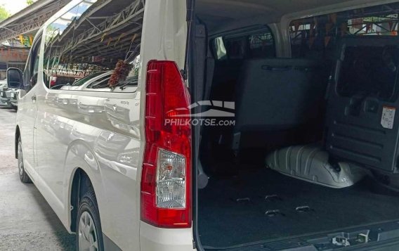 2020 Toyota Hiace  Commuter Deluxe in Pasay, Metro Manila-7
