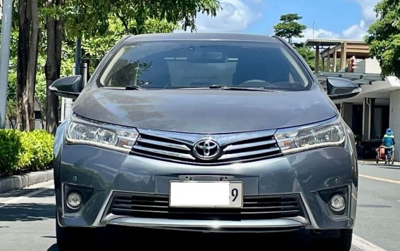 Selling White Toyota Altis 2015 in Makati-1