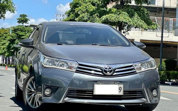 Selling White Toyota Altis 2015 in Makati