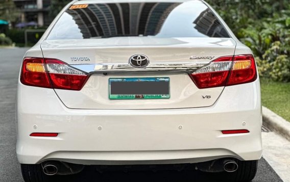 Pearl White Toyota Camry 2013 for sale in Automatic-2