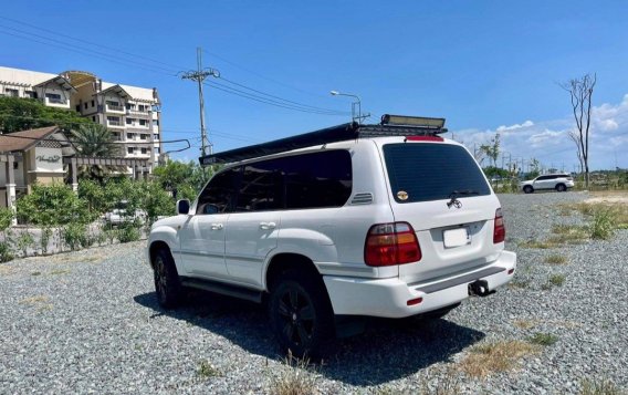 Selling White Toyota Land Cruiser 2004 in Quezon City-2