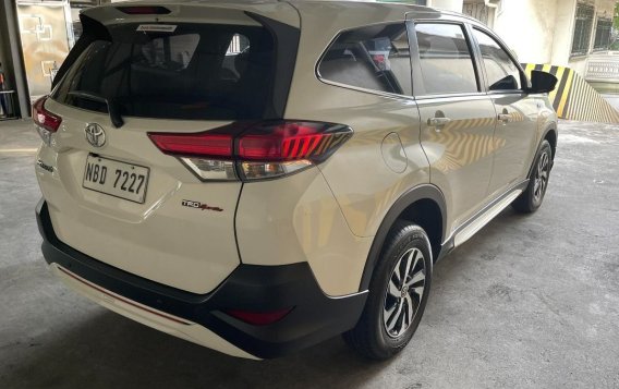 Silver Toyota Rush 2018 for sale in Quezon City-3