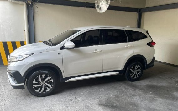 Silver Toyota Rush 2018 for sale in Quezon City-2