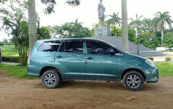 Sell Maroon 2011 Toyota Innova in Pateros-3