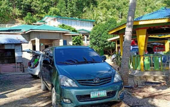 Sell Maroon 2011 Toyota Innova in Pateros-4