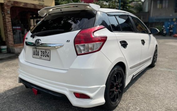 Selling White Toyota Yaris 2015 in Manila-7