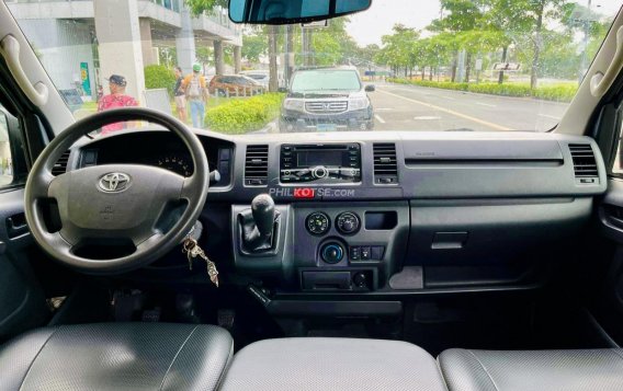 2017 Toyota Hiace in Makati, Metro Manila-4