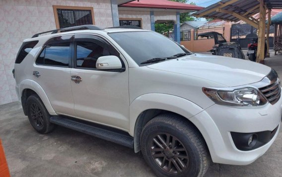 Selling White Toyota Fortuner 2012 in Makati-4