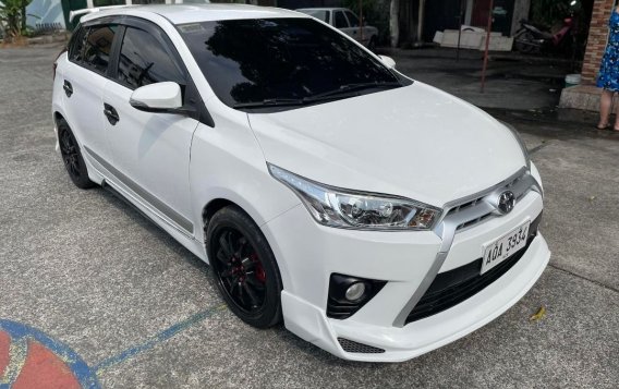 Selling White Toyota Yaris 2015 in Manila-8