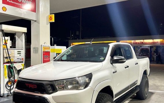 White Toyota Hilux 2016 for sale in Automatic