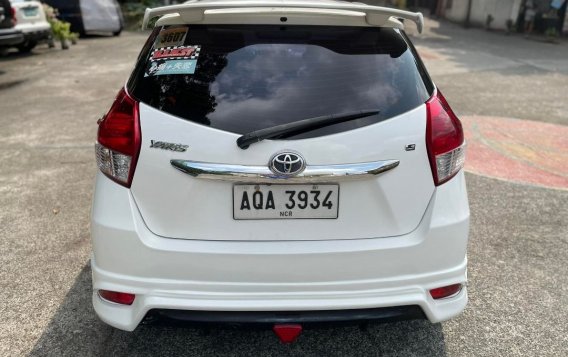 Selling White Toyota Yaris 2015 in Manila-6