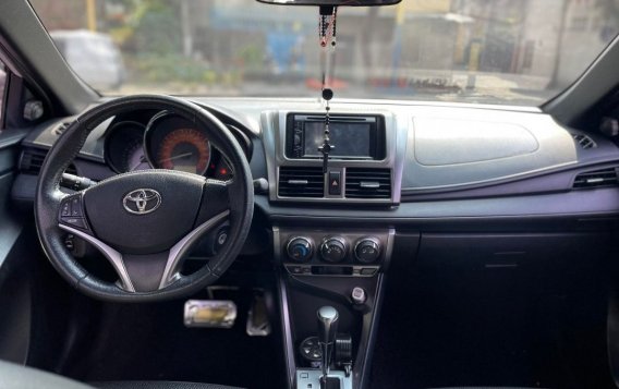 Selling White Toyota Yaris 2015 in Manila