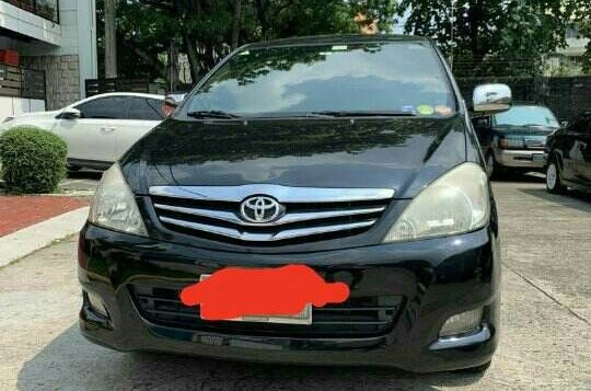 White Toyota Innova 2010 for sale in Automatic