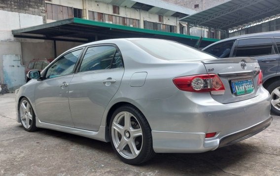 Selling White Toyota Altis 2013 in Quezon City-4