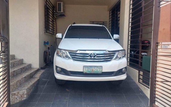 Selling White Toyota Fortuner 2012 in Makati