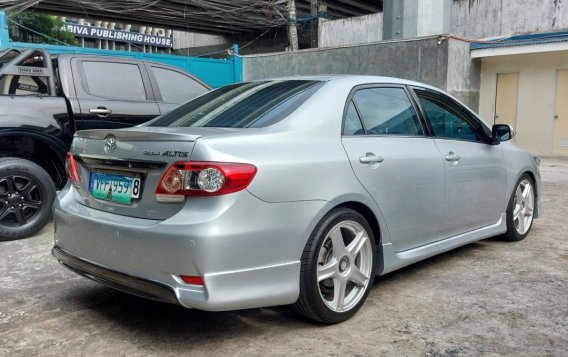 Selling White Toyota Altis 2013 in Quezon City-2
