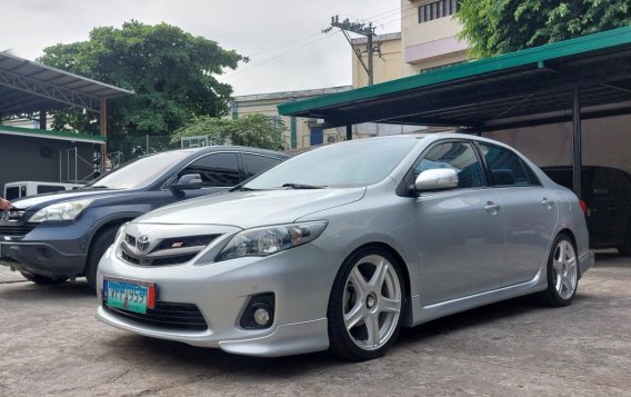 Selling White Toyota Altis 2013 in Quezon City-8