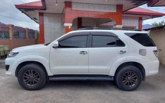 Selling White Toyota Fortuner 2012 in Makati-6