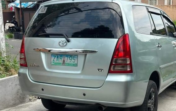 White Toyota Innova 2005 for sale in Quezon City-1