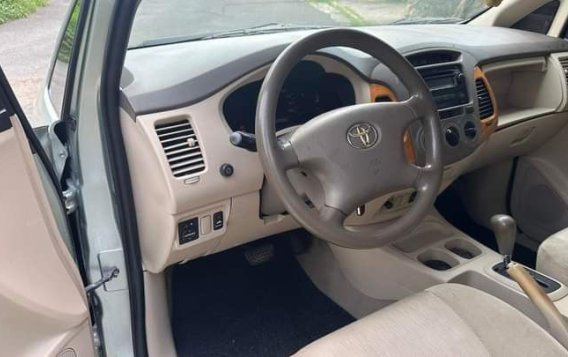 White Toyota Innova 2005 for sale in Quezon City-4