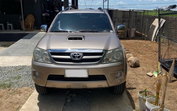 Sell White 2005 Toyota Fortuner in Manila