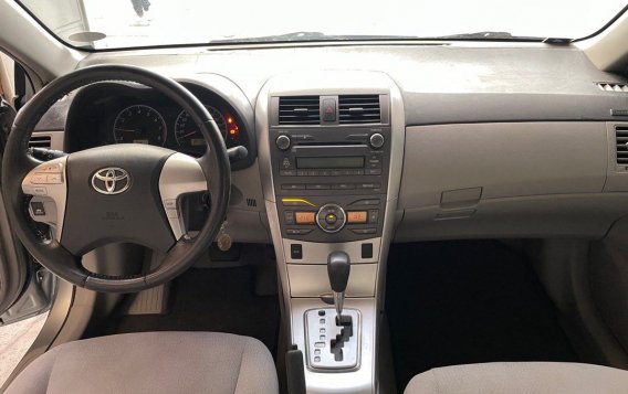 White Toyota Corolla altis 2012 for sale in Automatic-7