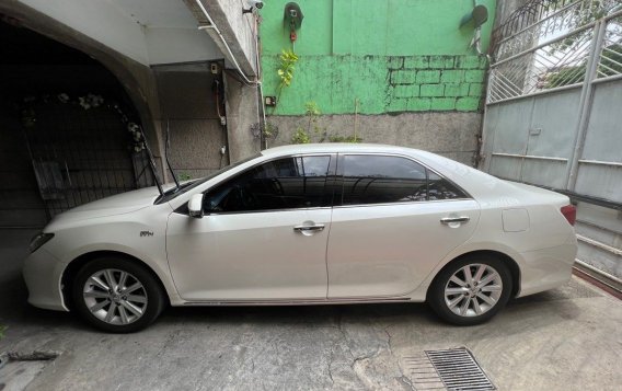 Sell White 2013 Toyota Camry in Pasig-2