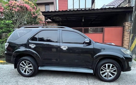 Selling White Toyota Fortuner 2013 in Quezon City-1