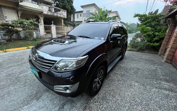 Selling White Toyota Fortuner 2013 in Quezon City-2