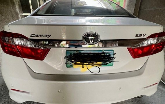 Sell White 2013 Toyota Camry in Pasig-1