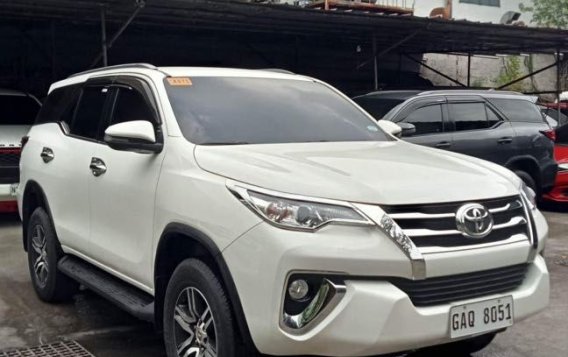 Selling White Toyota Fortuner 2019 in Quezon City-1