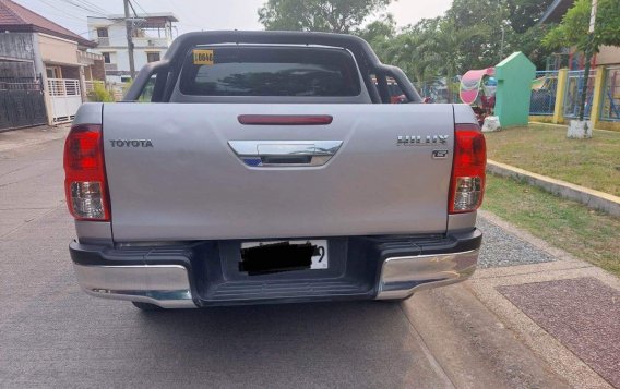 Silver Toyota Hilux 2017 for sale in Dasmariñas-3